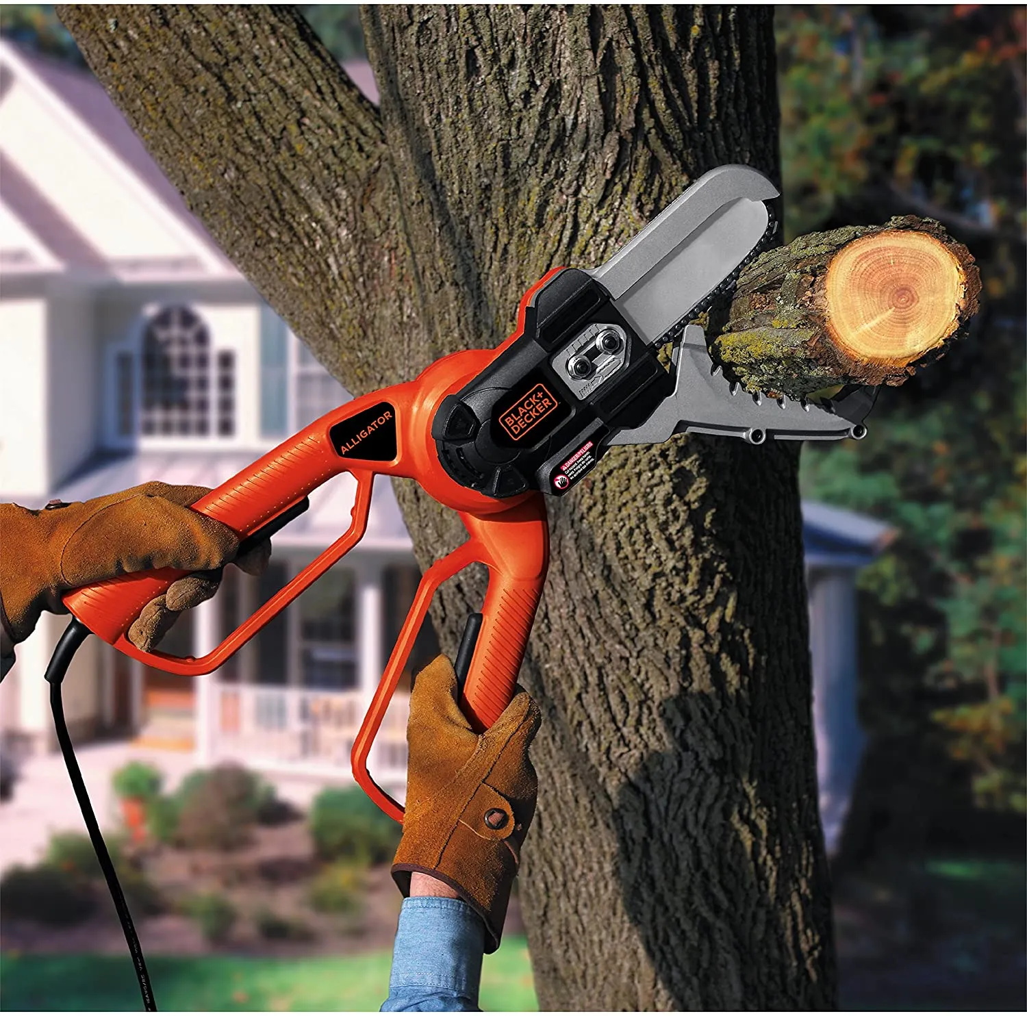 Black and Decker 120 volt cord power pruning saw, small chain saw